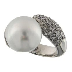 Anello contrarié in oro bianco con perla e diamanti 1,51 ct