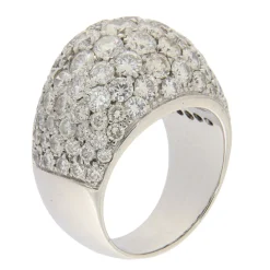 Anello cupola in oro bianco con pavé di diamanti