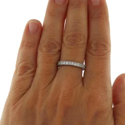 Anello eternity in oro bianco con diamanti taglio carrè 2,31 ct