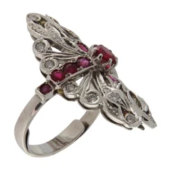 Anello in oro bianco con rubini e diamanti