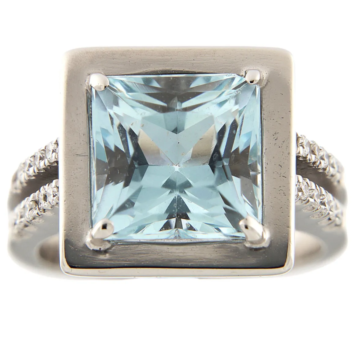 Anello in oro bianco con acquamarina 5,17 ct e diamanti