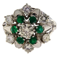 Anello in oro bianco con smeraldi e diamanti