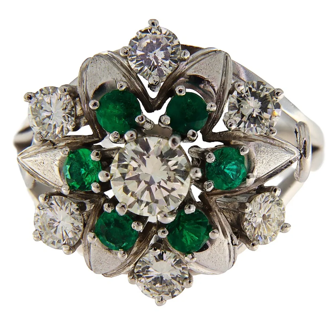 Anello in oro bianco con smeraldi e diamanti