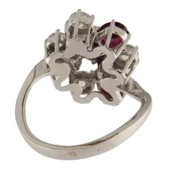 Anello in oro bianco con rubini e diamanti 0,60 ct