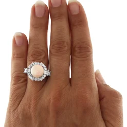 Anello in oro bianco con corallo e diamanti 1,46 ct