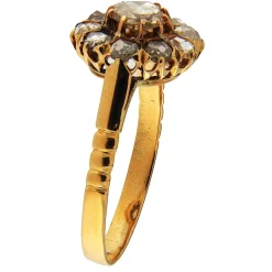 Anello in oro giallo con rose di diamante