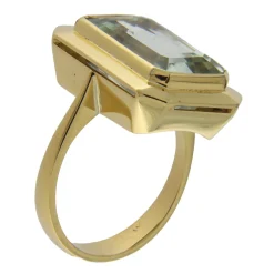 Anello in oro giallo con acquamarina