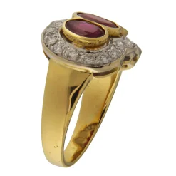 Anello in oro giallo e bianco con rubini e brillanti