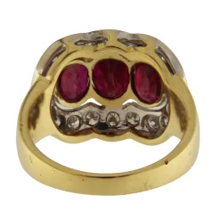 Anello in oro giallo e bianco con rubini e brillanti