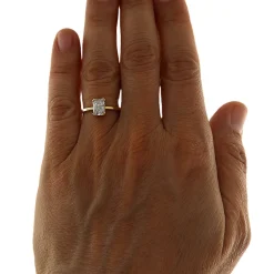 Anello solitario in oro giallo con Diamante taglio Radiant