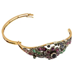 Bracciale stile antico rigido in oro rosa e argento con rubini zaffiri e smeraldi