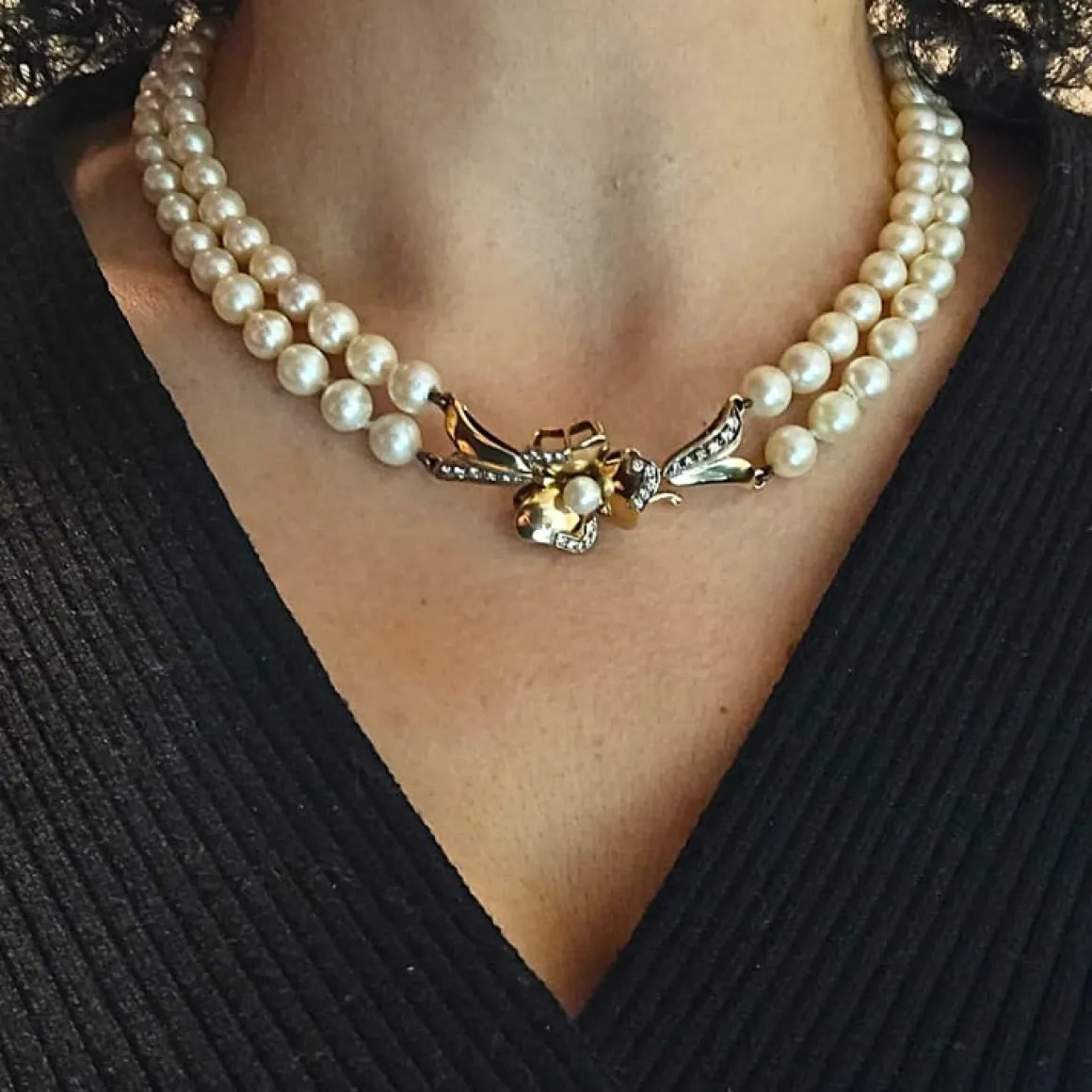 Collana in oro giallo, bianco e diamanti con due fili di perle Akoya