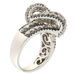 Guidetti | Anello in oro bianco con diamanti bianchi e neri