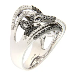 Guidetti | Anello in oro bianco con diamanti bianchi e neri taglio brillante