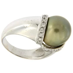 Guidetti | Anello in oro bianco con perla Tahiti e diamanti taglio brillante