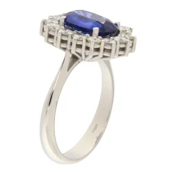 Guidetti | Anello in oro bianco con zaffiro 2,54 ct e contorno di diamanti