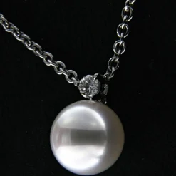 Guidetti | Girocollo in oro bianco con perla australiana e diamante taglio brillante