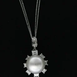 Guidetti | Girocollo in oro bianco con perla australiana e diamanti taglio baguette