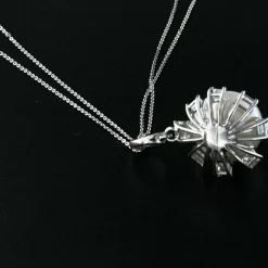 Guidetti | Girocollo in oro bianco con perla australiana e diamanti taglio baguette