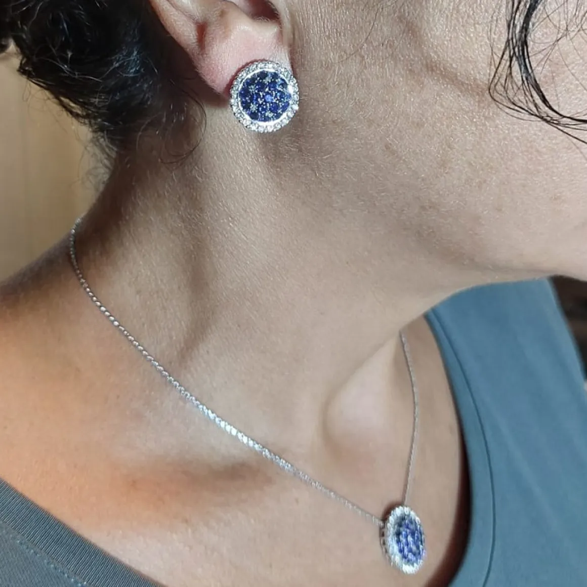 Orecchini in oro bianco con zaffiri e brillanti