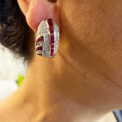 Orecchini in oro giallo 14 kt con diamanti e rubini