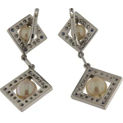 Orecchini pendenti in oro bianco con diamanti e perle