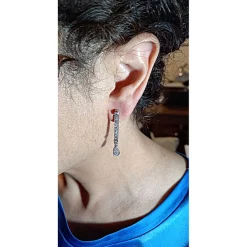 Orecchini pendenti in oro bianco con diamanti taglio brillante